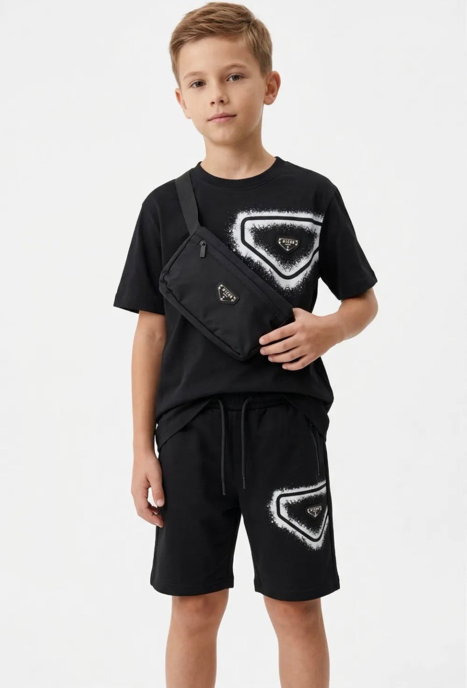 Ensemble Noir Urban Enfant 3 Pièces – T-shirt, Short & Sac Banane